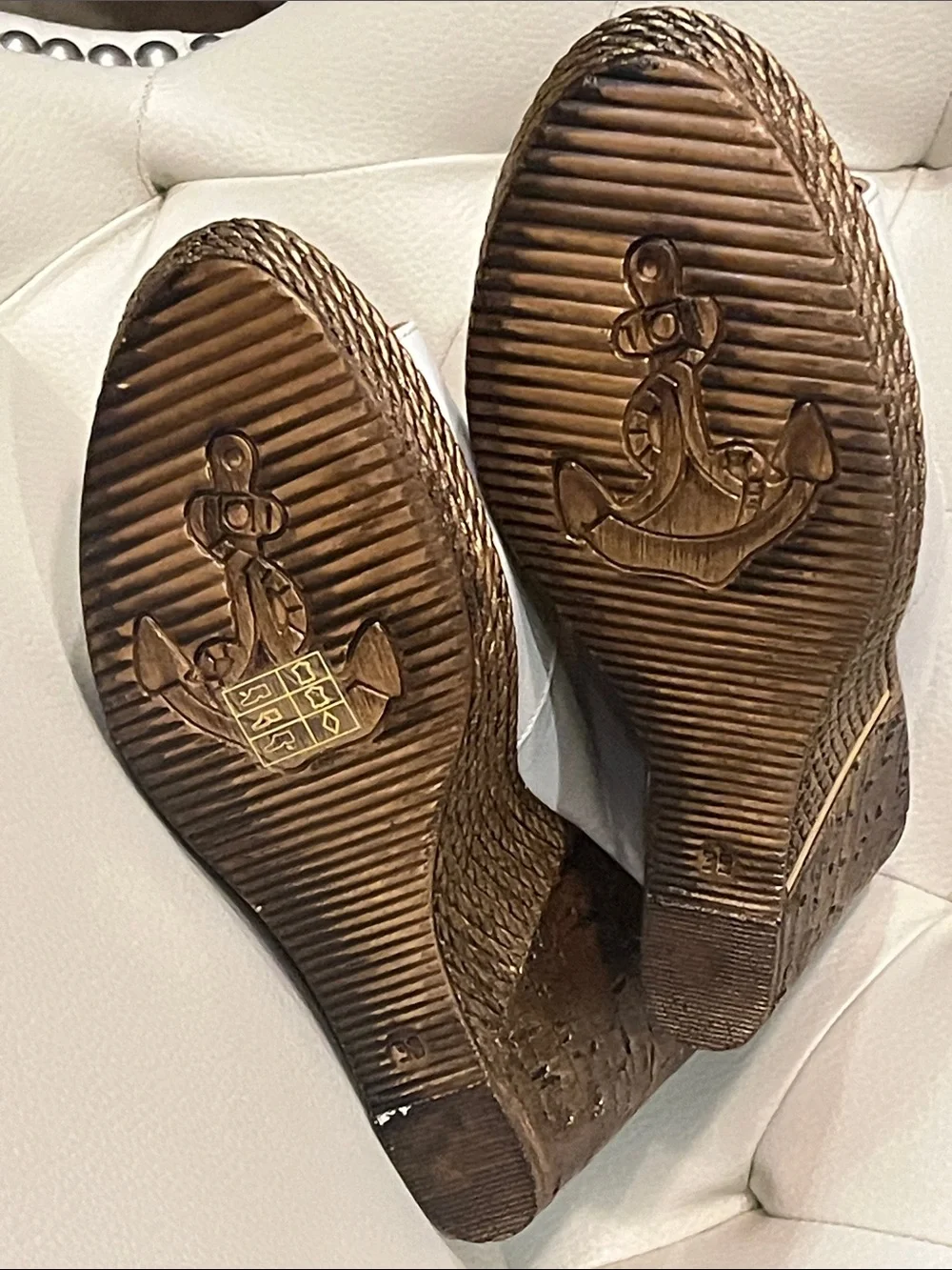 White Leather Open-Toe Platform Wedge Sandals Bronze Wedge Size 8 Gold Details